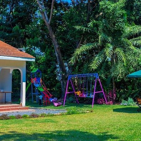 Отель The Lit Gardens Кисуму Экстерьер фото